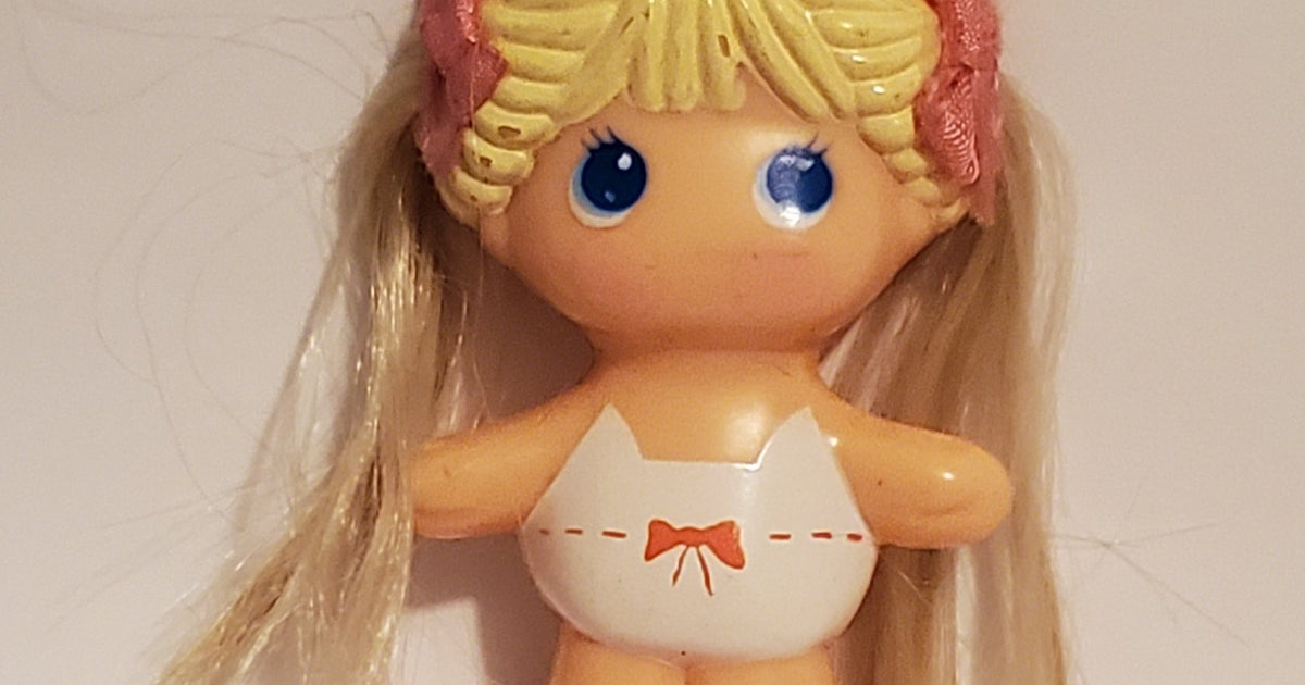 Doll snap on clothes top