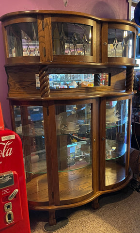 Oak 4 glass shelf, lighted curio cabinet hot