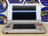 SYSTEM - Retro NES Edition (Nintendo 3DS XL) Pre-Owned: System, Stylus, Manual, Charger, Cardboard Tray and Box [Matching Serial] (As Pictured)