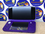 SYSTEM - Purple / Silver - Mario Kart 7 Edition [NO GAME] (New Nintendo 2DS XL) Pre-Owned: System, Stylus, AR Cards, Charger, Cardboard Tray and Box [Matching Serial] (As Pictured)