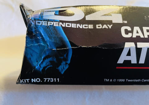 iD4 Independence Day Captured Alien Attacker (77311) 1:72 Scale