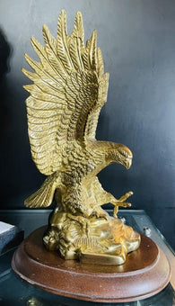 Vintage Brass Eagle on Wooden Base (Home Decor) Pre-Owned (Pictured)